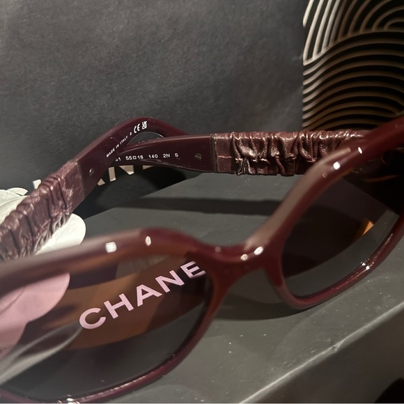 CHANEL lambskin Plum Sunglasses. Rare. Authentic - Picture 3 of 16